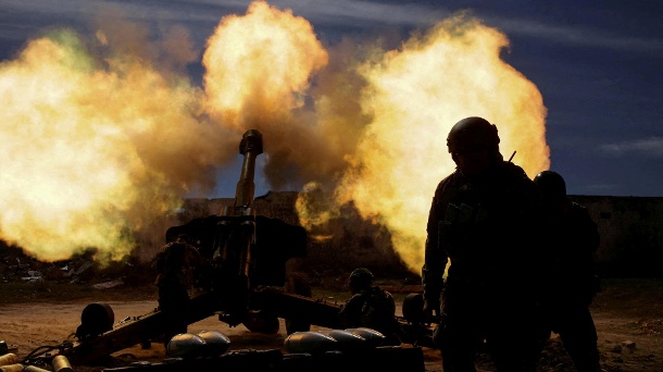 Ukrainische Verteidigungskräfte feuern eine Haubitze nahe Saporischja ab. (Quelle: Reuters/Stanislav Yurchenko)